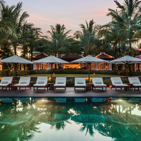 Hotels & resorts